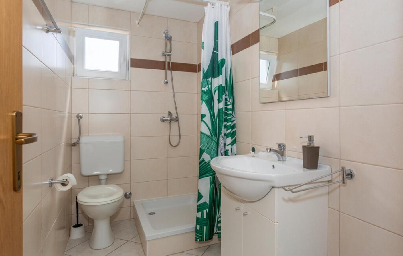 Guest House Lucija Banjol Bagian luar foto