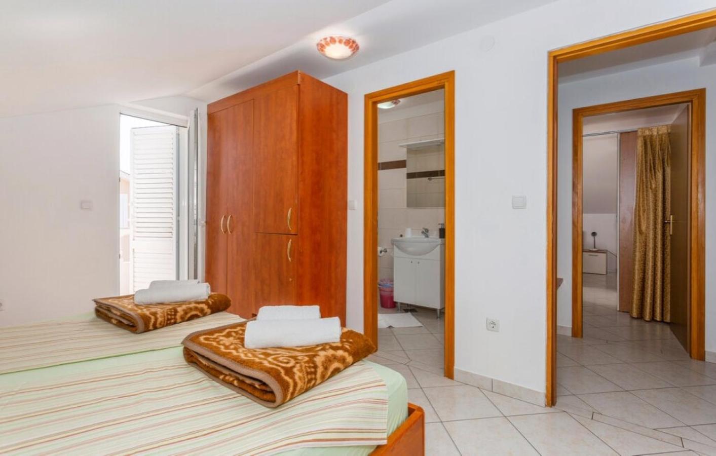 Guest House Lucija Banjol Ruang foto