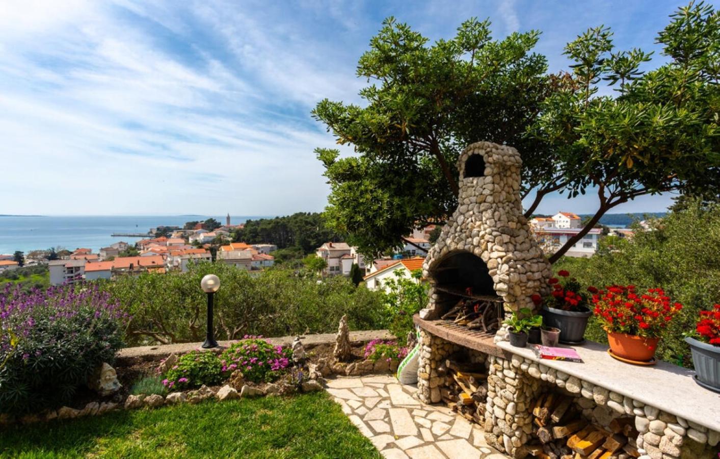 Guest House Lucija Banjol Bagian luar foto