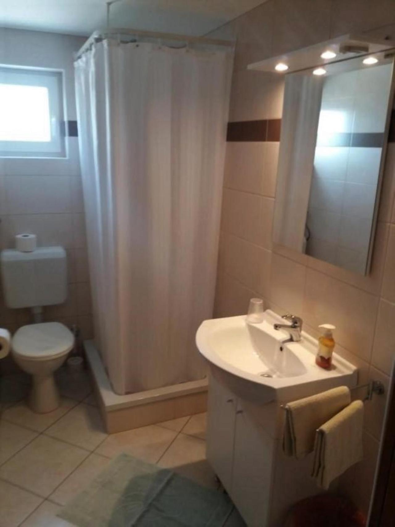 Guest House Lucija Banjol Bagian luar foto