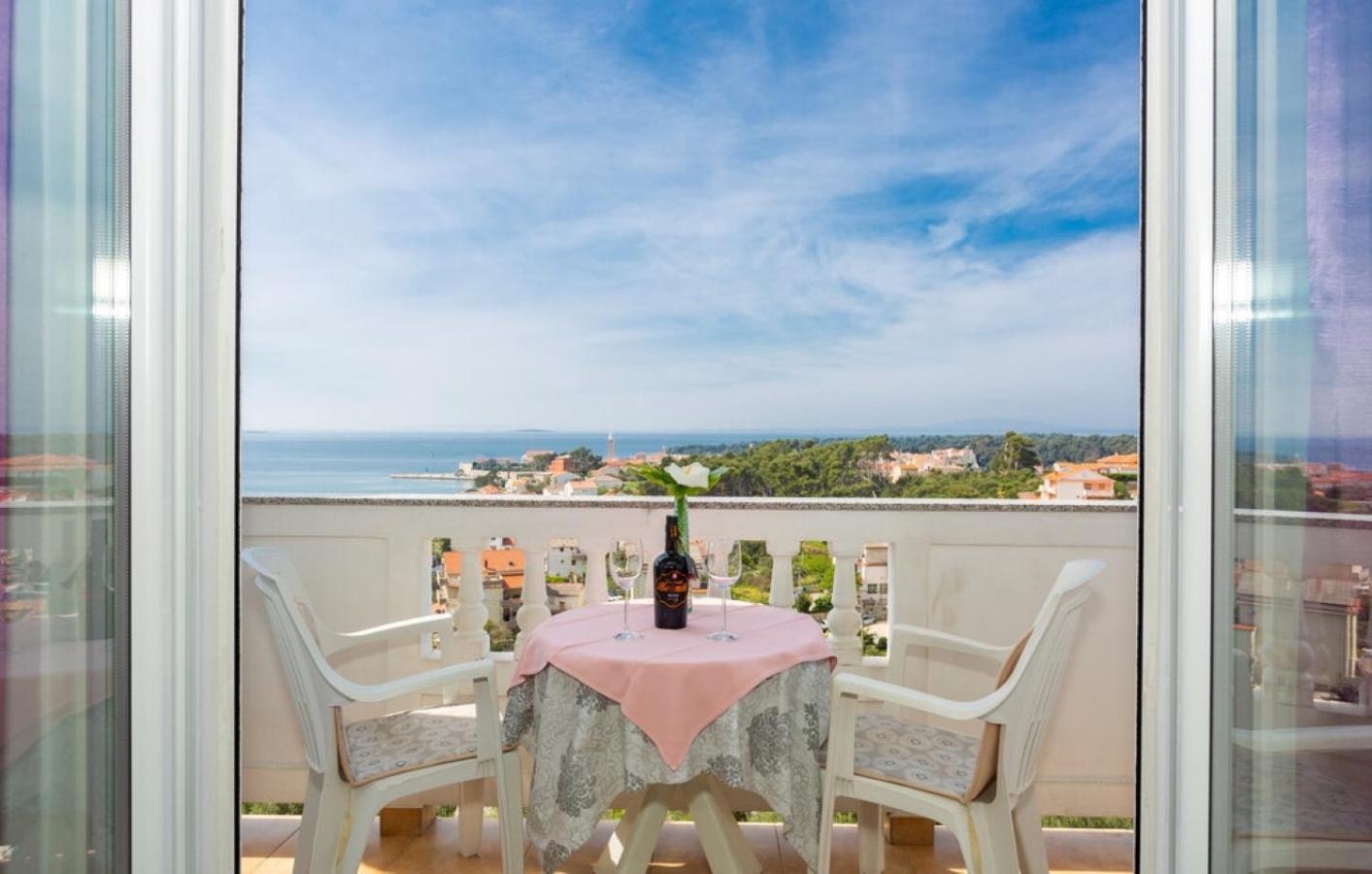 Guest House Lucija Banjol Bagian luar foto