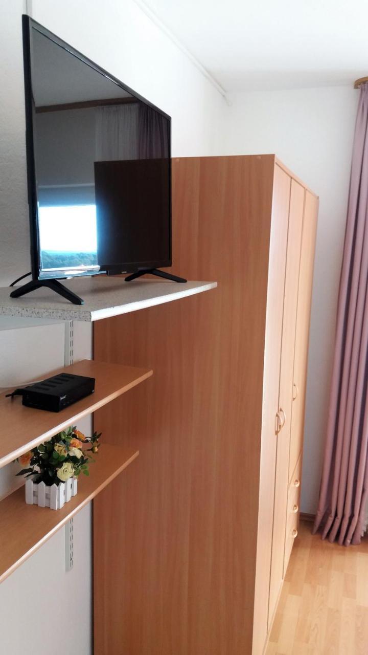 Guest House Lucija Banjol Bagian luar foto